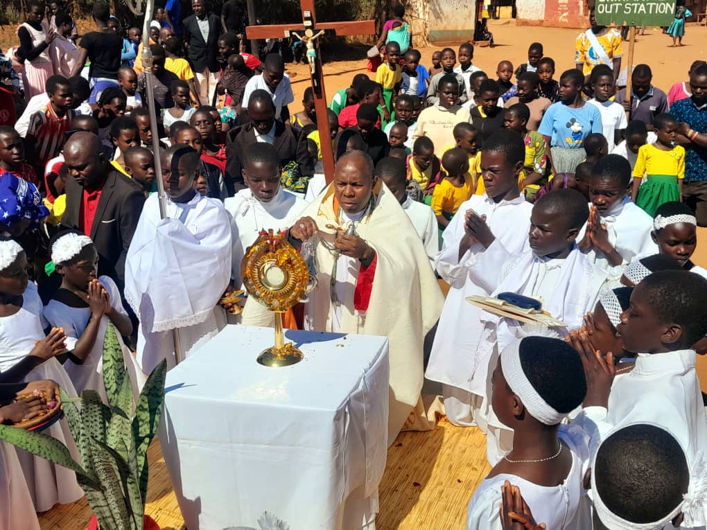 His Lordship Mwakhwawa and Madisi Parishiners, prayerfully adoring the presence of the Body of Jesus Christ in the Eucharist